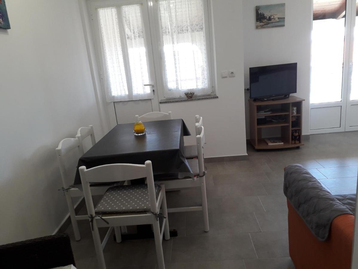 Apartmani Roza โลปาร์ ภายนอก รูปภาพ