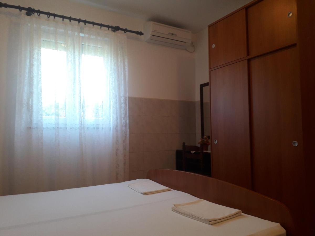 Apartmani Roza โลปาร์ ภายนอก รูปภาพ