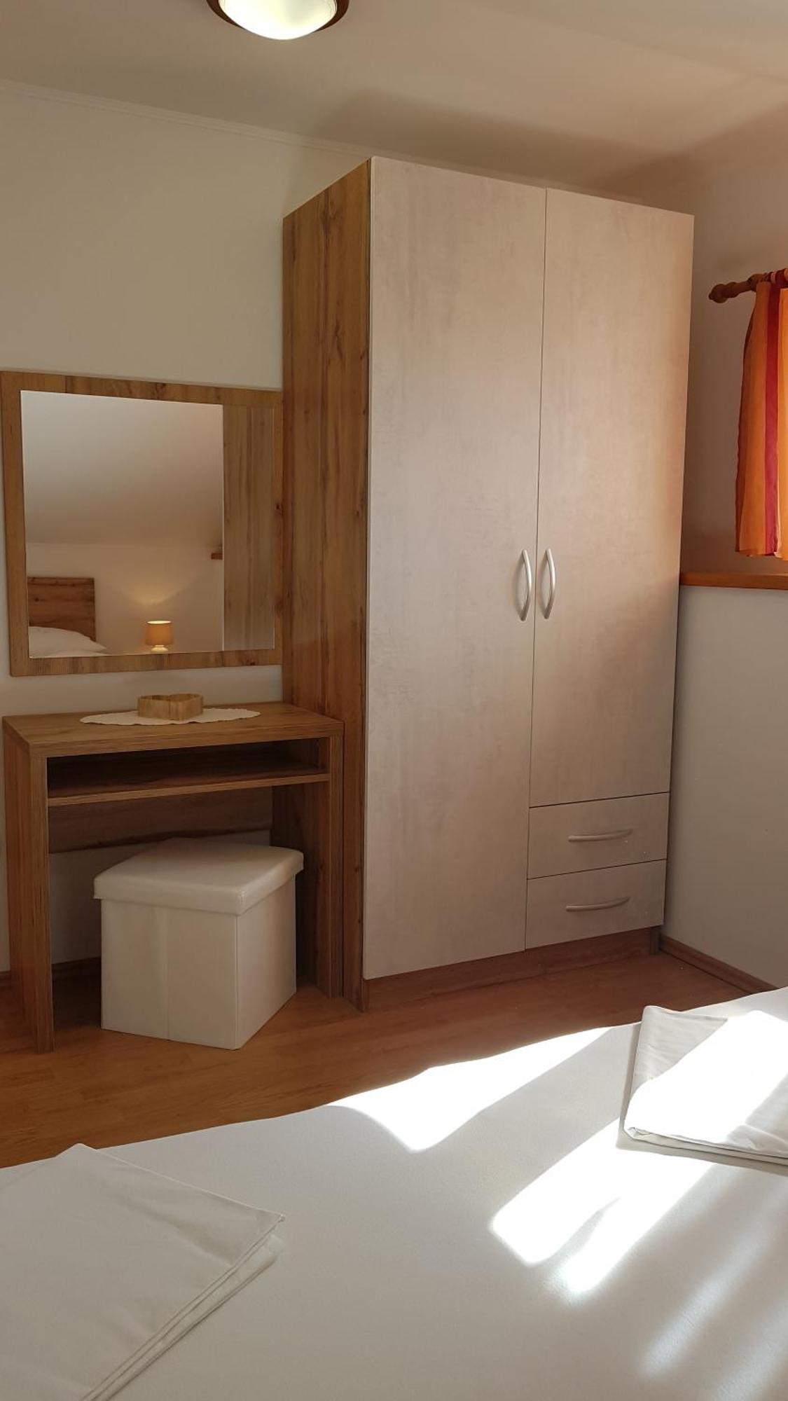 Apartmani Roza โลปาร์ ภายนอก รูปภาพ
